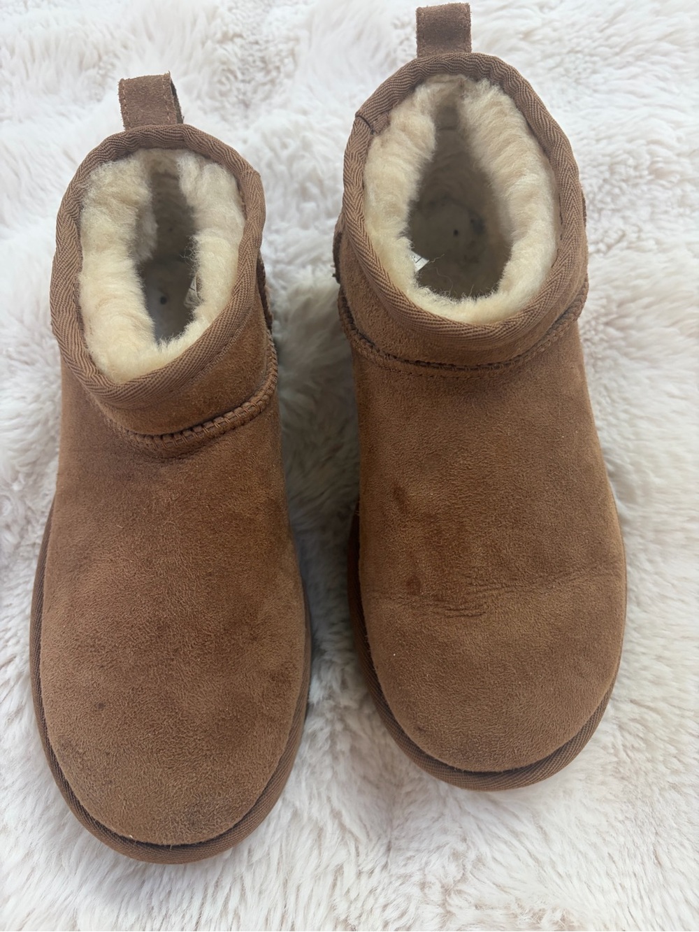 UGG classic ultra mini like new!!